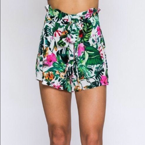BOUTIQUE INVENTORY CLEAR OUT: Palm Print Shorts - Picture 2 of 2